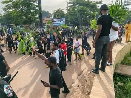 BREAKING: Protest Breaks Out In Benue As Angry Youths Block Abuja-Makurdi Highway (Photos)