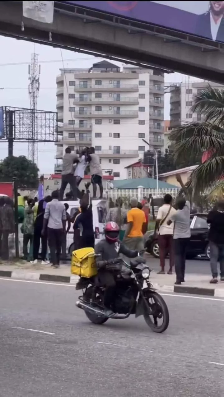 Man attempts suicide in Lekki in broad daylight