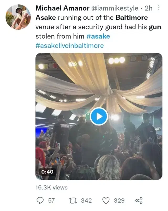 Moment Asake quickly ran off stage after his security's gun allegedly got stolen during concert in US (Video)