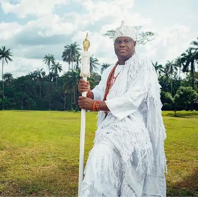 "Pete Edochie disrespected the king" - Reactions as actor exchanges handshake with Ooni of Ife (Video)