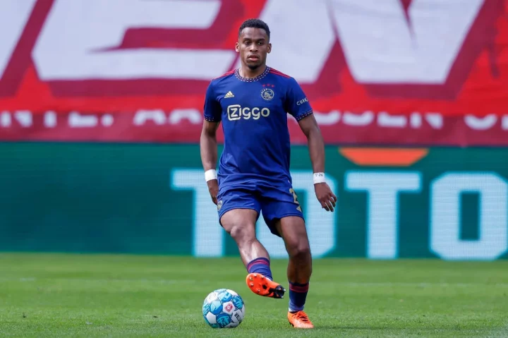 Arsenal launch £30m opening offer for Ajax defender Jurrien Timber