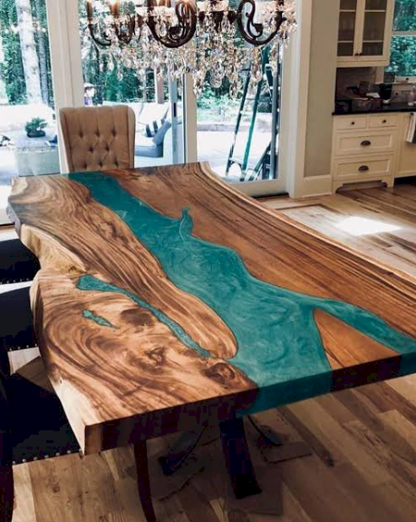 Disappointed customer shares photo of table he ordered vs what he got