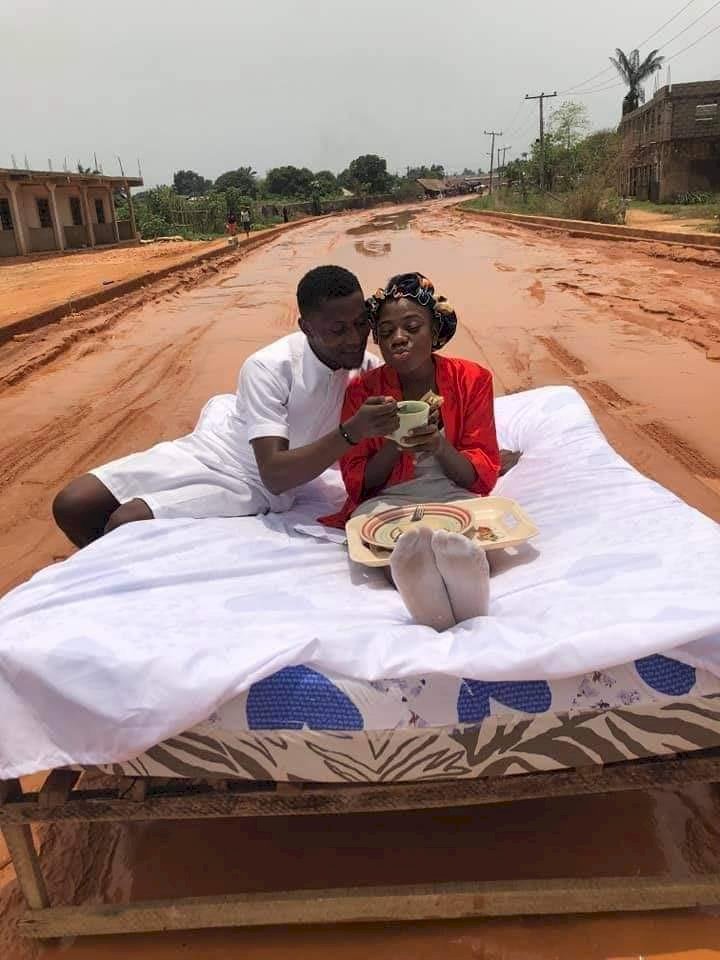 Couple holds romantic honeymoon on a muddy road in Imo state (Photos)