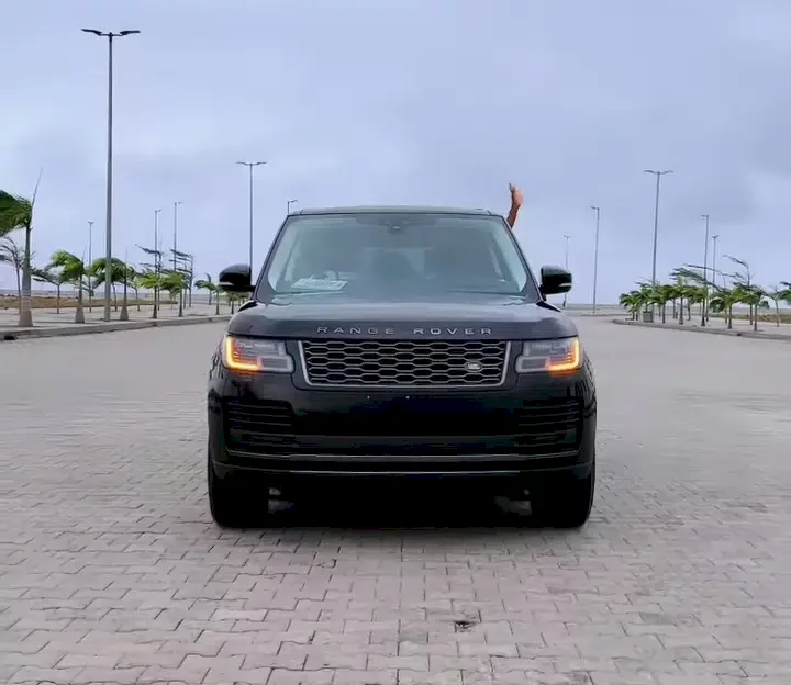 James Brown splashes millions of naira on Range Rover SUV (Video)