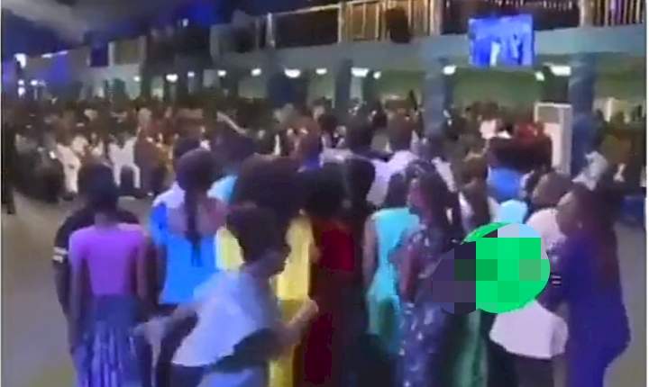 Ladies rush out as preacher makes bachelors line up in church, instructs unmarried females to choose a man to marry (Video)