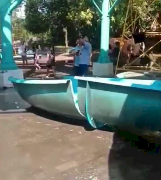 Moment water park slide breaks in half throwing screaming kids 30ft to ground (video)