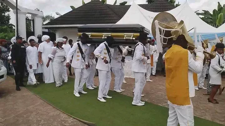 Nollywood actor, Saint Obi buried amid tears in Imo (Photos)