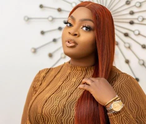 You Were Quick to Post Ifeanyi's Death but Have Not Celebrated Davido and Chioma Over New Birth - Man Slams Eniola Badmus
