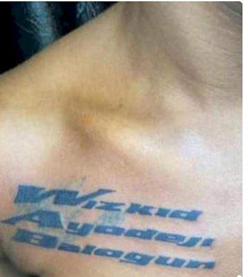 Lady tattoos Wizkid's full name on her chest (Video)