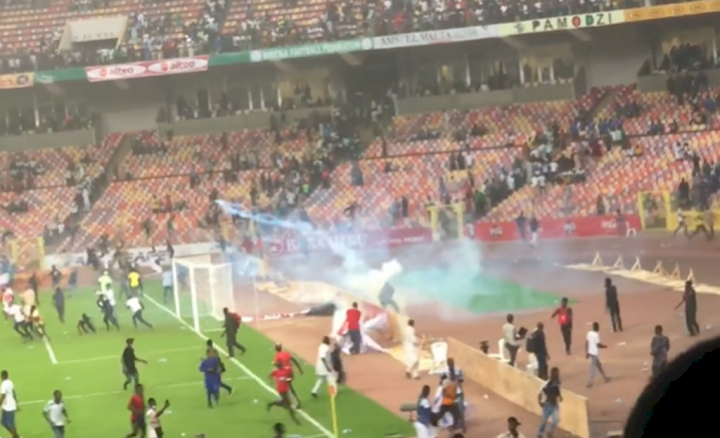 Angry fans invade Abuja Stadium as Nigeria fail to qualify for 2022 World Cup (Video)