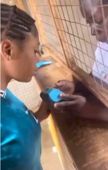 'Nah this kine relationship dey last' - Netizens say as man gives girlfriend his ATM card, PIN to withdraw any amount she wants (Video)