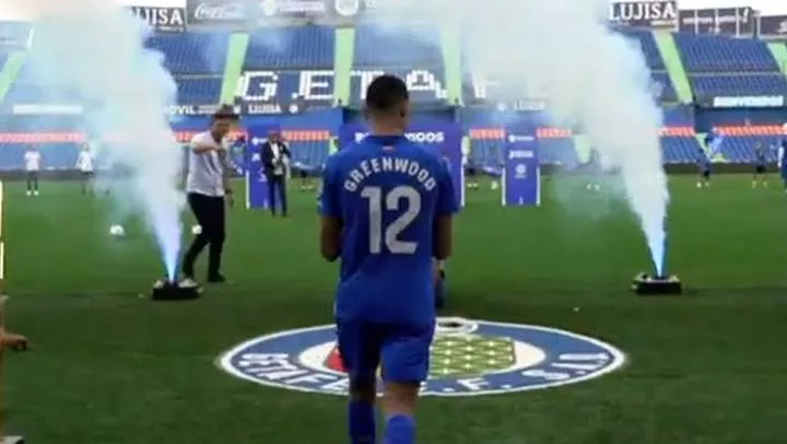 Mason Greenwood receives warm reception from Getafe fans during unveiling as his partner cheers him on (photos/videos)