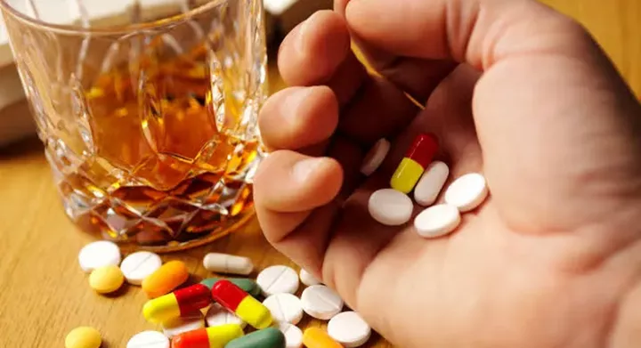5 foods and drinks you should never take while on drugs