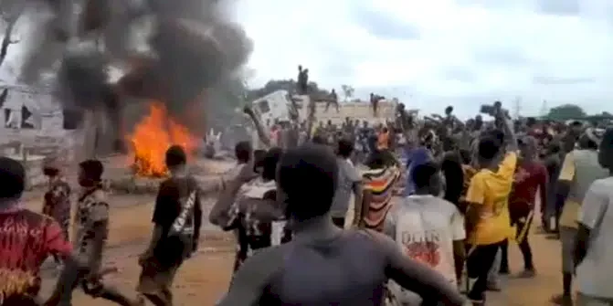 Man stoned, burnt to death by Islamic extremists over alleged blasphemy in Abuja (Video)