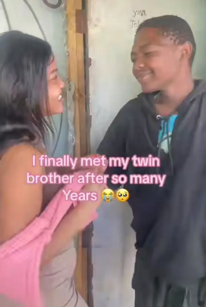 Emotional moment twins reconnect many years after they got separated (Video)