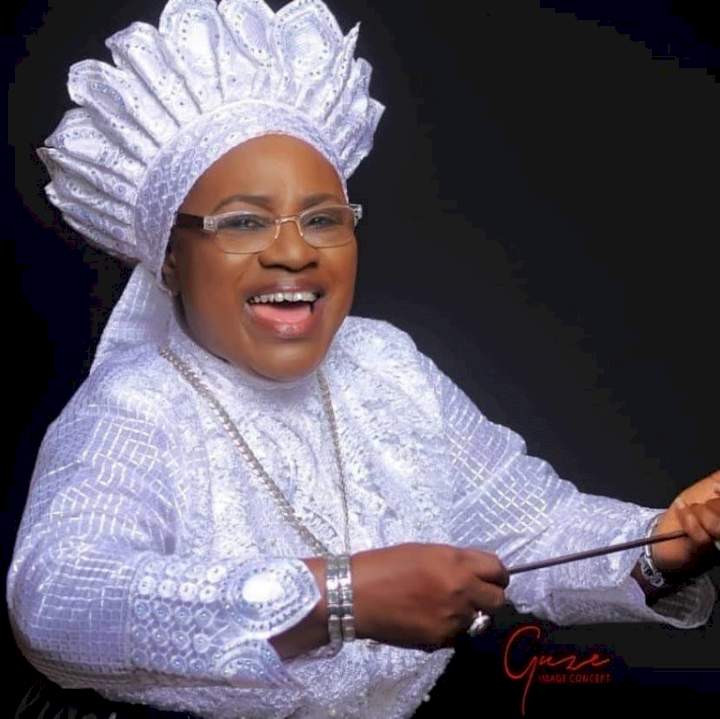 Veteran actress Iya Rainbow shows off dance steps at a party (Video)