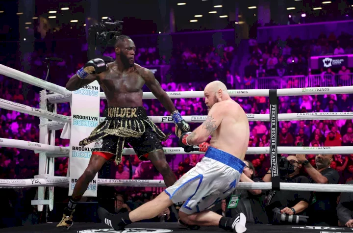 Deontay Wilder knocks out opponent in first round (Videos)