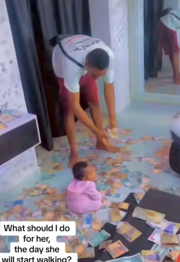 Young dad rains money on baby girl as she sits up without support for the first time (Video)