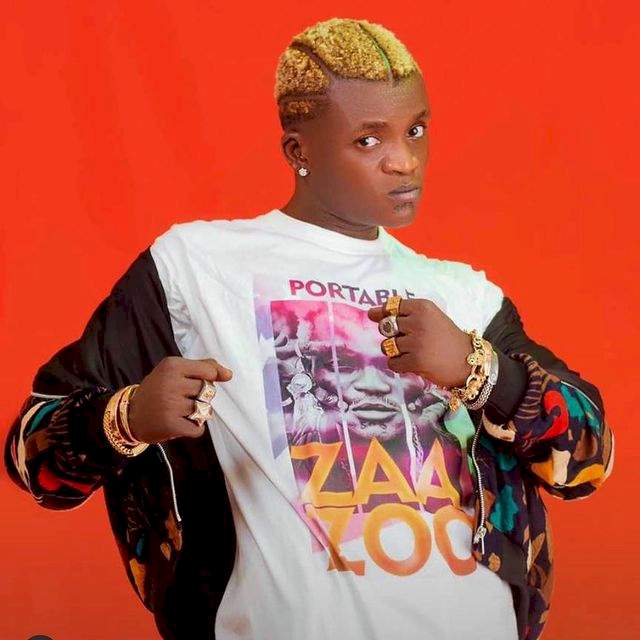 'Portable has grace, no beef am' - Netizens react as Portable takes to his heels to avoid 'ripping' after Emoney gifted him a bundle of cash (Video)