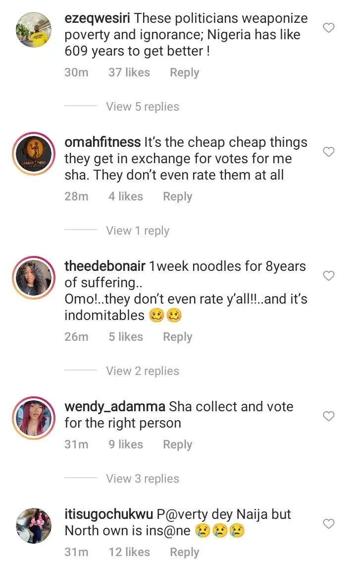 2023 Elections: Residents receive one carton of noodles each from politicians in Kaduna (Video)
