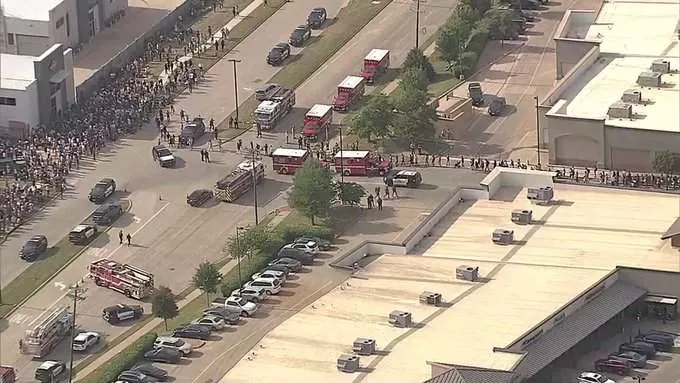 Moment Gunman kills 8 and injures 7 at Texas mall (graphic photos/video)