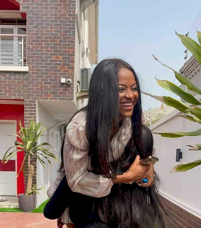 Iyabo Ojo surprises friend with huge bouquet of Naira notes for her birthday