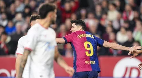 Lewandowski matches Messi record during rampant Barcelona win