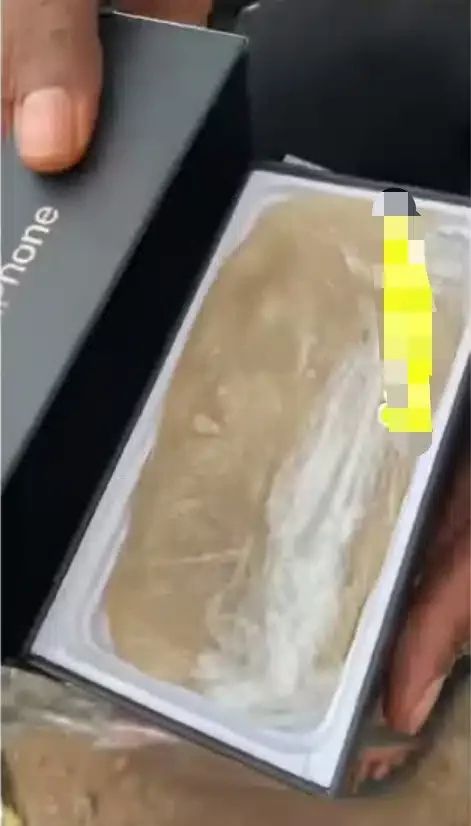 'E remain egusi soup' - Man cries in pain after buying iPhone 15 only to discover fufu inside