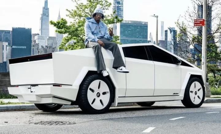 New York Giants star Isaiah Simmons shows off his custom designed Cybertruck