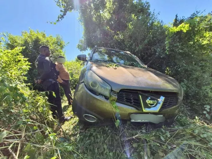 South African man crashes SUV with intention of k!lling himself and his wife after she confronted him over female clothing in his car