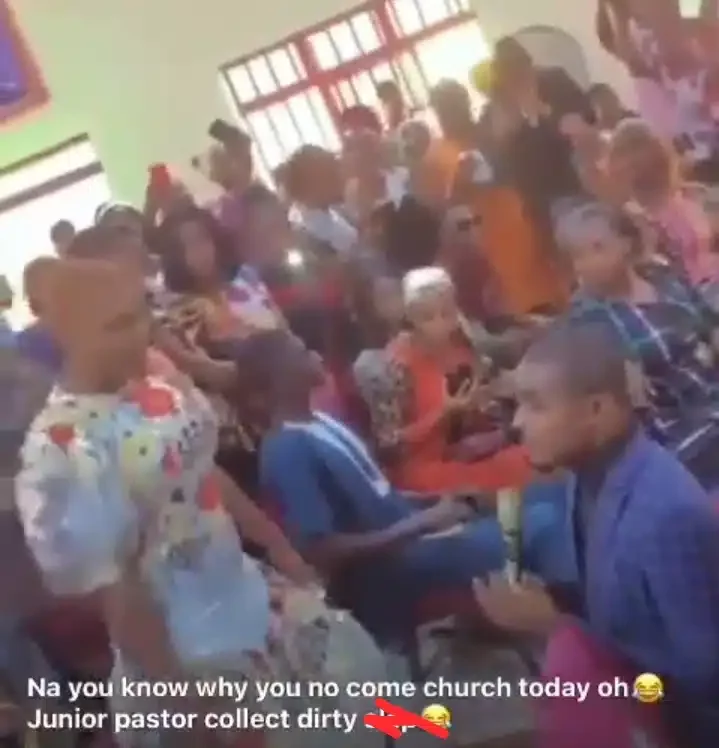 'She no wan be Mummy GO' - Moment lady declines as pastor proposes to her in church