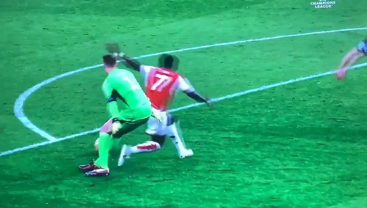 Why Arsenal were denied late penalty for Saka v Neuer clash - explained