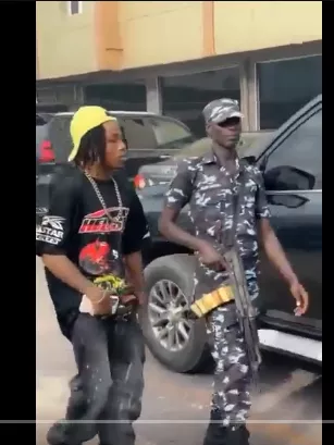 Sagging young man asked to present himself over video of him abusing the Naira