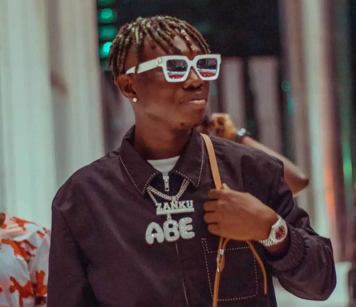 Okada, Taxi Drivers Mob Zlatan Ibile After He Threw Money at Them (Video)