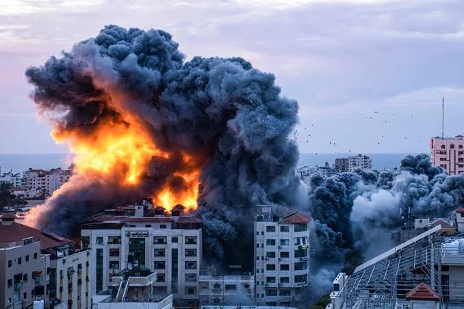 Dead Bodies Lie in Gaza's Streets As Hospitals Face Collapse Under Heavy Israeli Bombardment