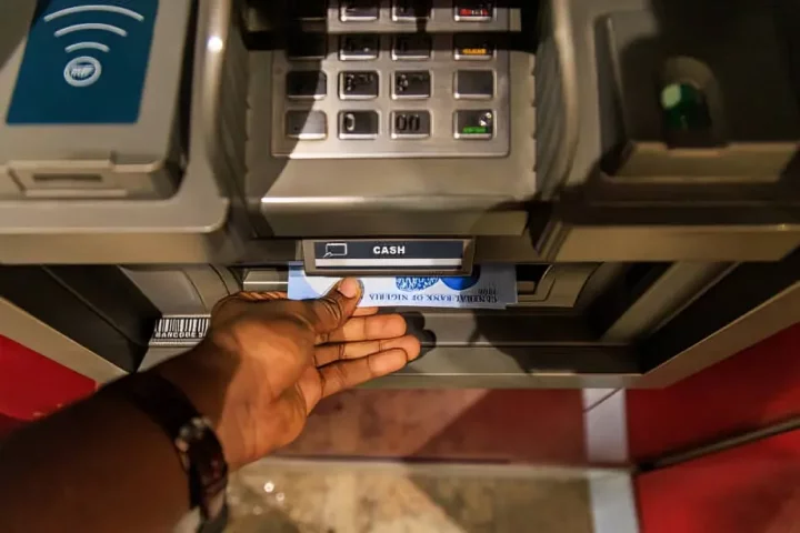 Nigerians to suffer higher PoS charges as CBN hikes ATM withdrawal fees