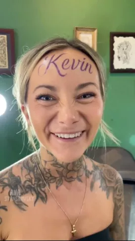 Woman gets boyfriend?s name tattooed on her forehead