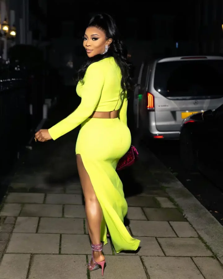 'She knows this entertainment business' - Netizens react as Toke Makinwa speaks on price of her outfit in viral video