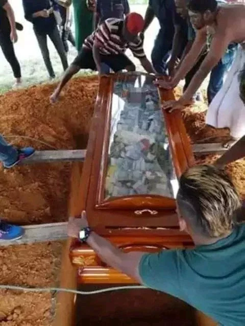 See The People Who Are Buried with Their Wealth