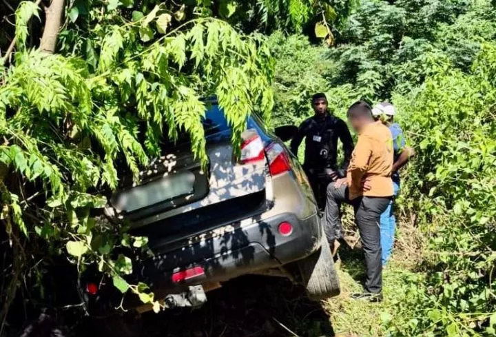 South African man crashes SUV with intention of k!lling himself and his wife after she confronted him over female clothing in his car