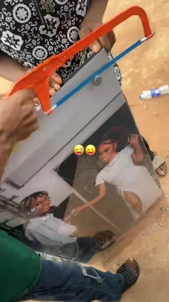 Man cuts photo frame in two after relationship crash