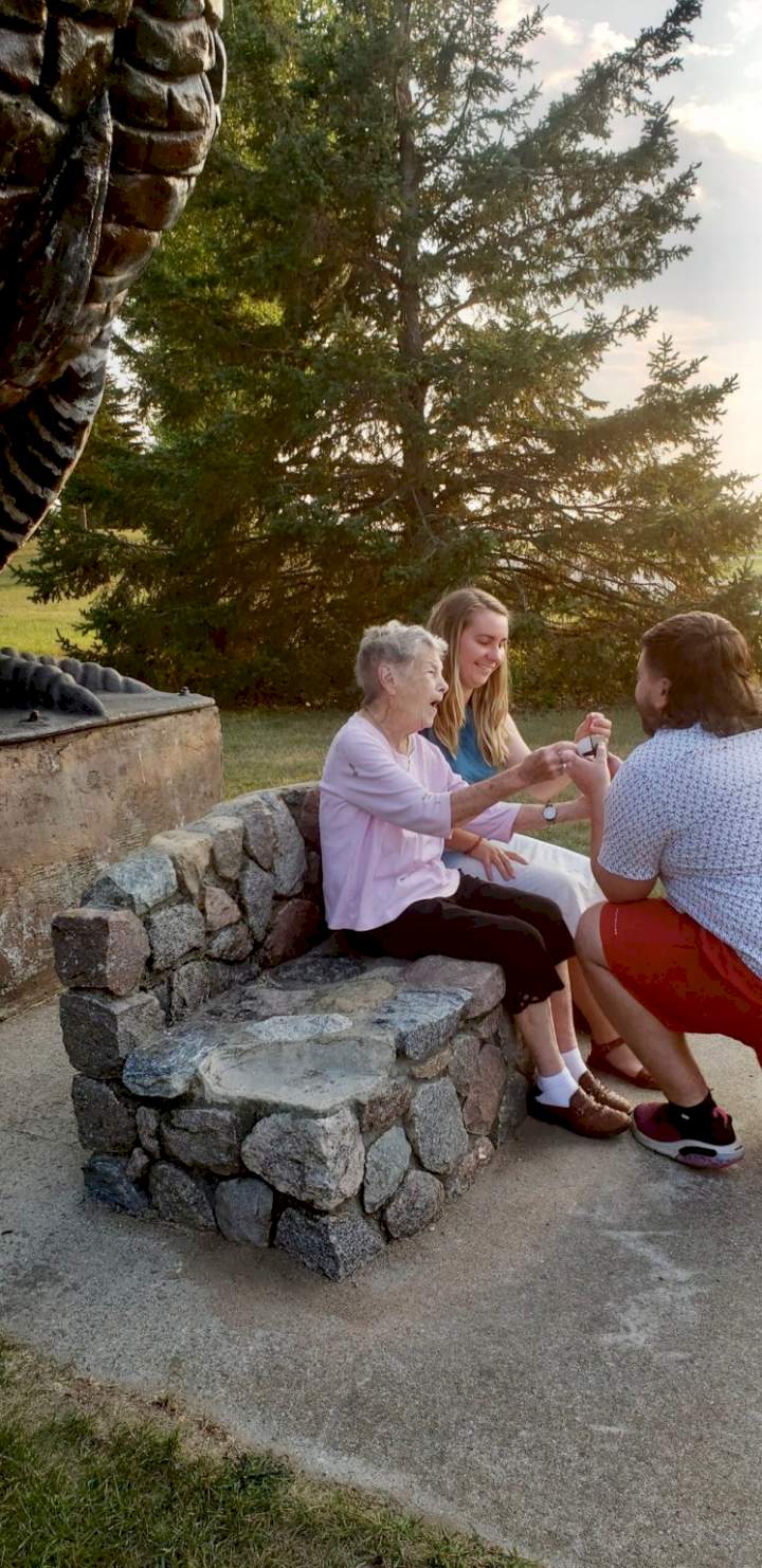 Man proposes to his girlfriend in presence of her grandmother, grandma says 'Yes' on her behalf (Photos)