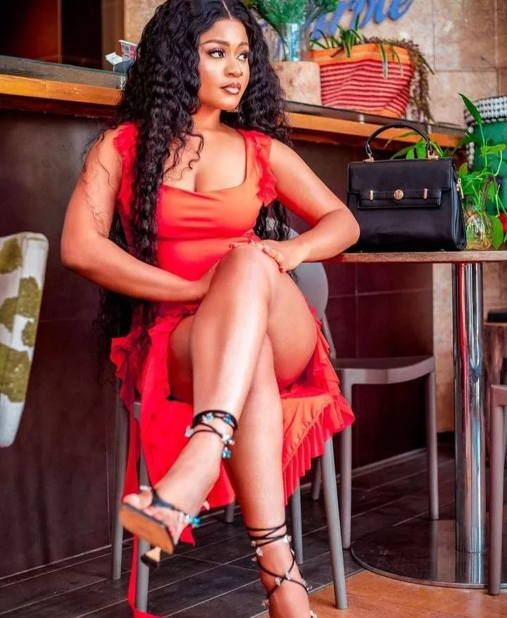 Transformation photos of BBNaija Phyna breaks internet