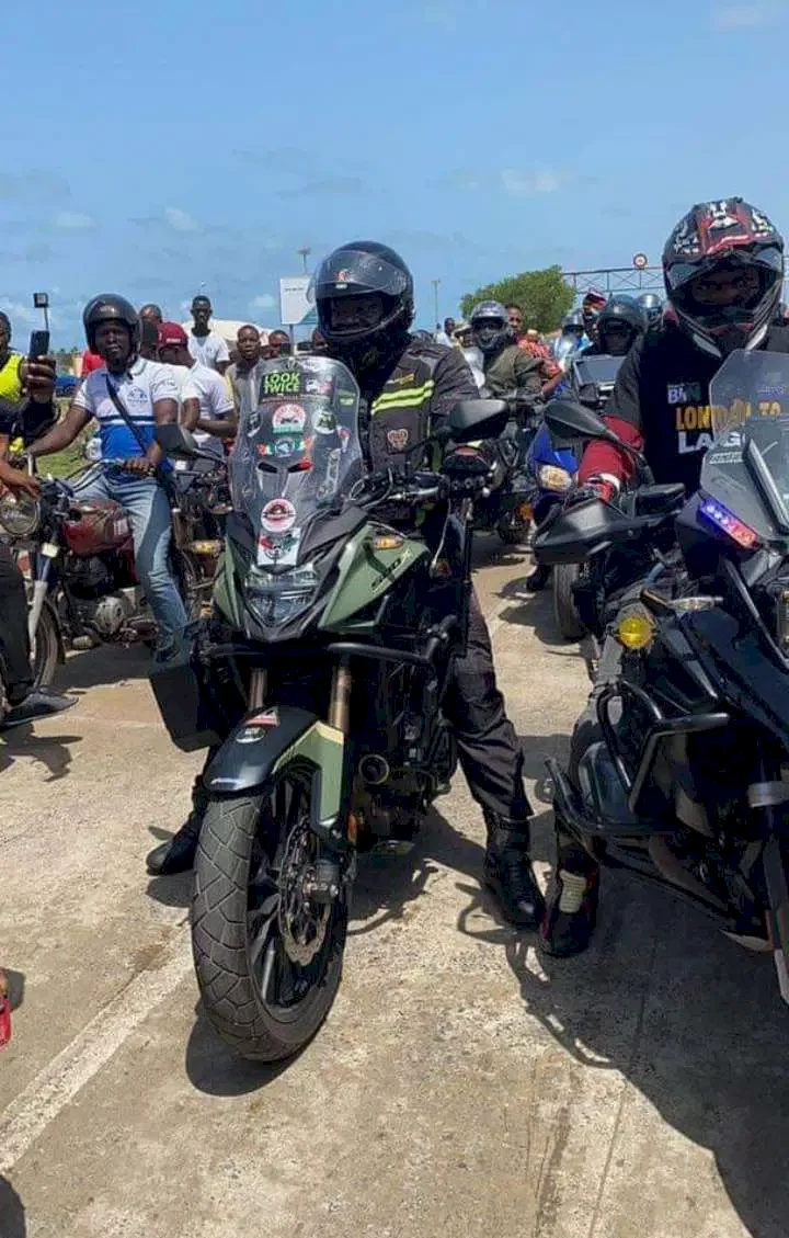 Netizens react to video showing how bikers stormed Seme border to welcome Kunle Adeyanju like a king (Watch)