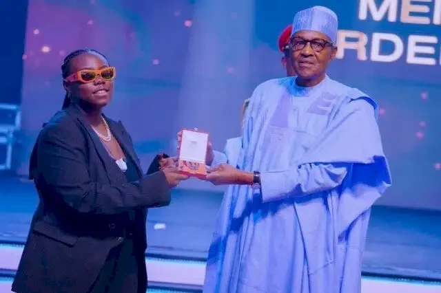 Orobo with zero sense - DSS DG's son slams Teni for not bowing to President Buhari while receiving her MON award