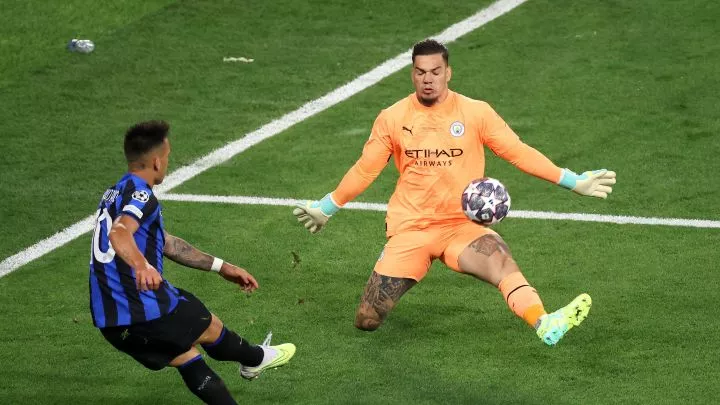 Lautaro Martinez Ederson