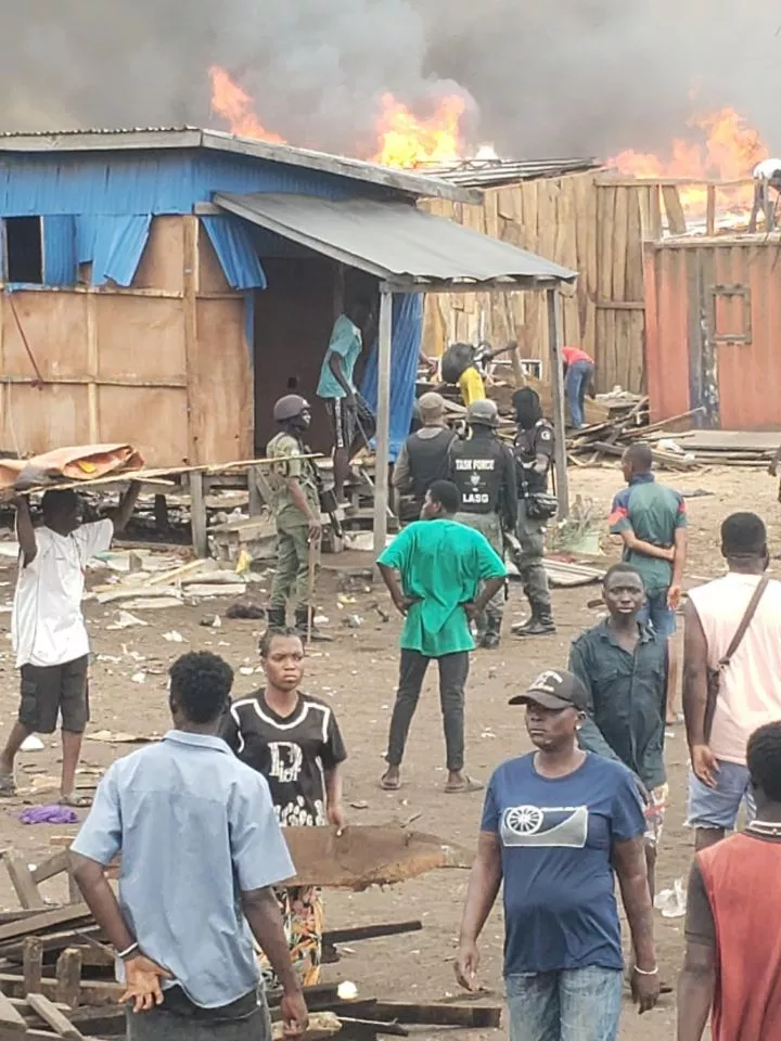 Over 3000 Lagos Residents in Distress, Rendered Homeless as Gov't Officials, Policemen Demolish, Set Fire to Buildings (Photos)