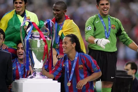 Samuel Eto'o and Ronaldinho celebrate the 2006 Champions League win - Imago