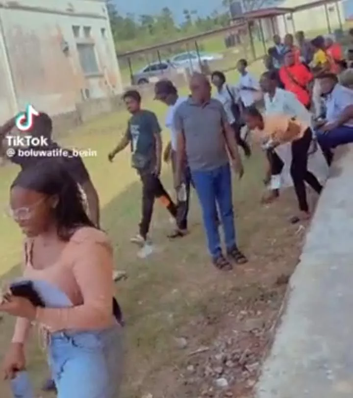 University students stage walk out to prank lecturer (video)