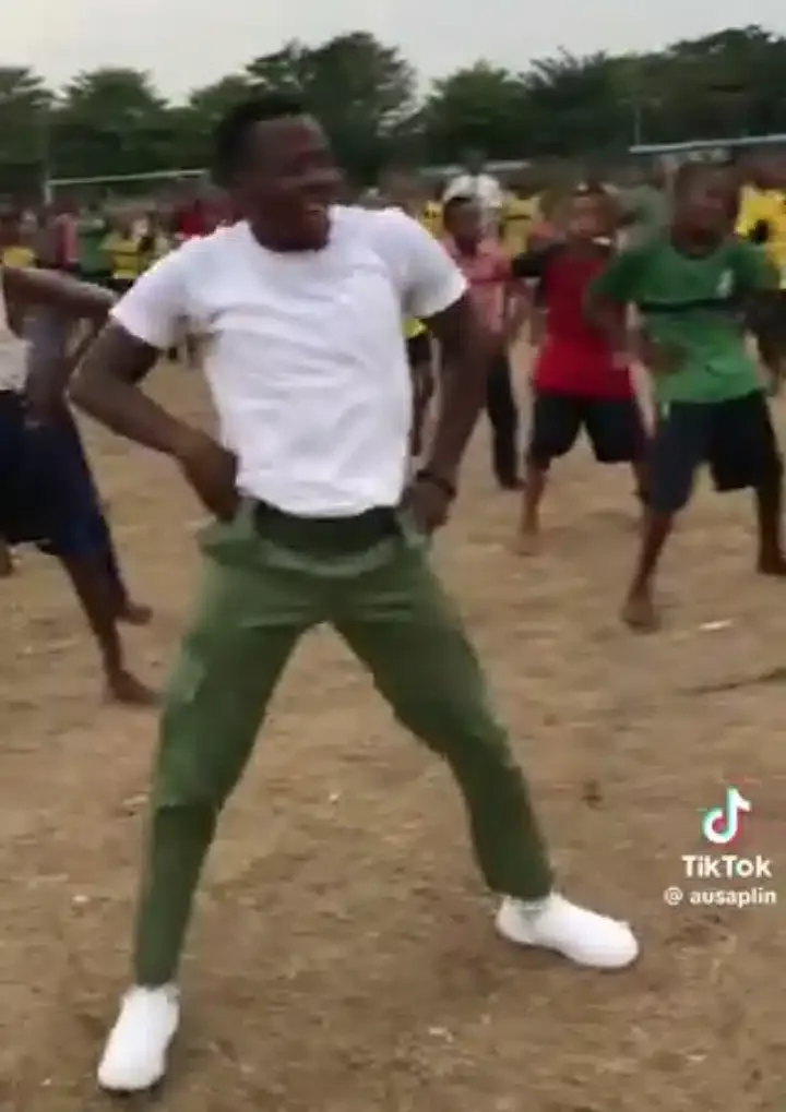 'Whatever you do, do it well' - Viral dancing Corper reportedly gifted N1M by school's old boys' association